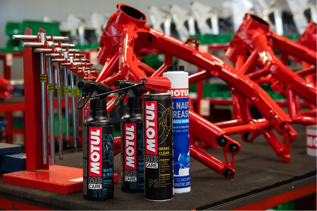 MOTUL - alegerea marilor fabricanti de motociclete si a echipelor de curse