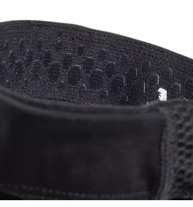 FOX YTH ENDURO KNEE SLEEVE [BLK] - Image 4